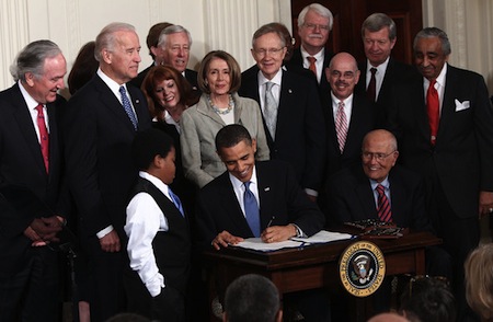 President+Obama+Signs+Health+Care+Reform+Bill+BV44ja21gOol
